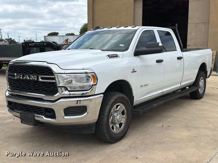 2022 RAM 3500 Crew Cab pickup truck - FB8140