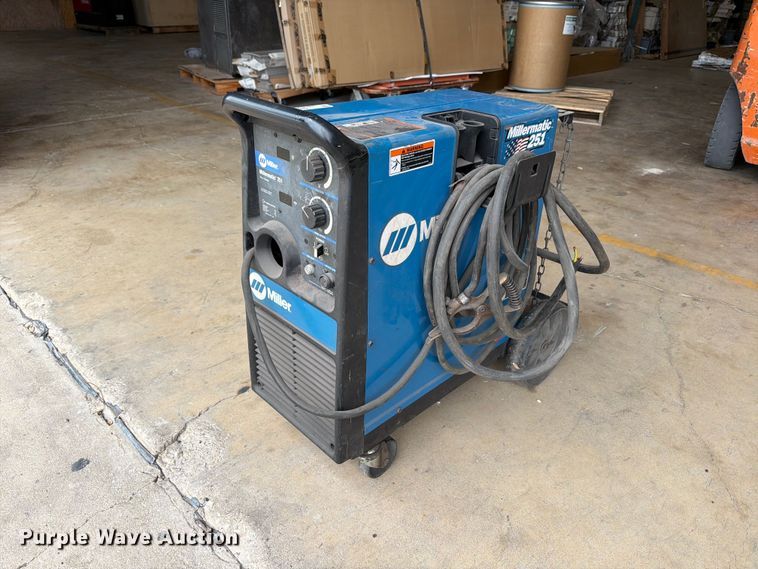 Miller Millermatic 251 welder - FB8143