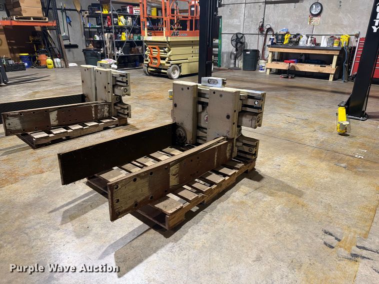 Cascade 40D-CTS-13A RO rotating clamp forklift attachment - FC3063