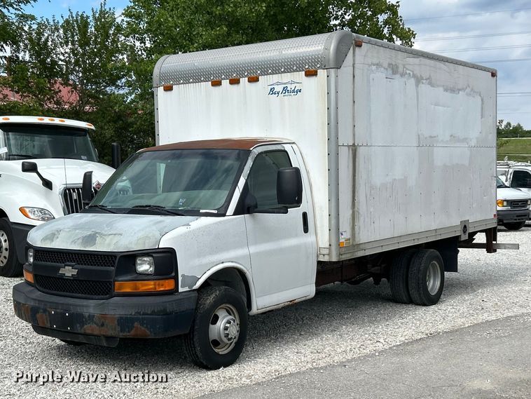 2007 Chevrolet Express box truck - FC5497