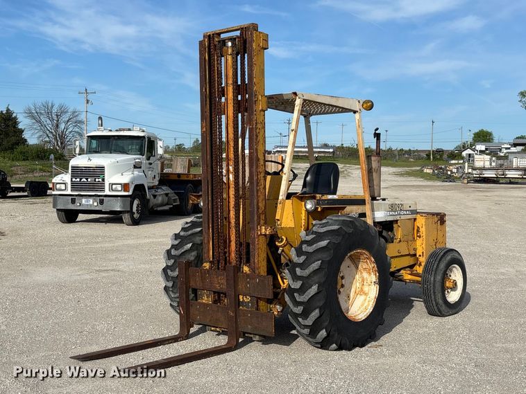 International 4500B forklift - FC5587