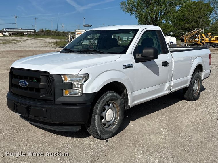 2016 Ford F150 XL pickup truck - FC5590
