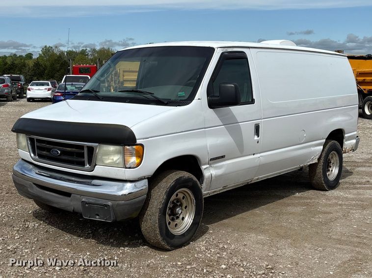 2003 Ford E350 van - FC5619