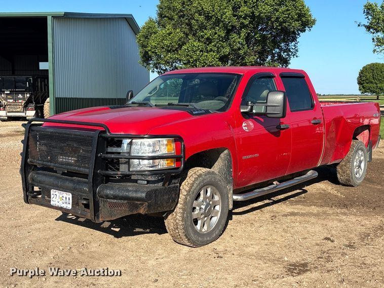 2011 Chevrolet Silverado 3500HD Crew Cab pickup truck - FC5633