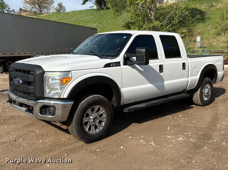 2014 Ford F250 Super Duty Crew Cab pickup truck - FG2955