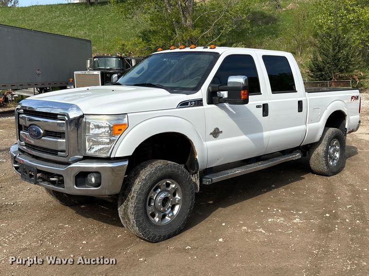 2015 Ford F350 Super Duty Crew Cab pickup truck - FG2956