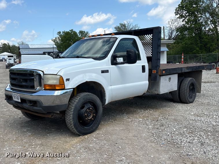 2001 Ford F550 Super Duty flatbed truck - FG2961