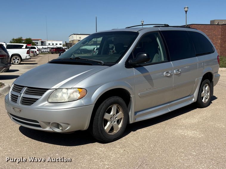 2006 Dodge Grand Caravan SXT van - FG2988