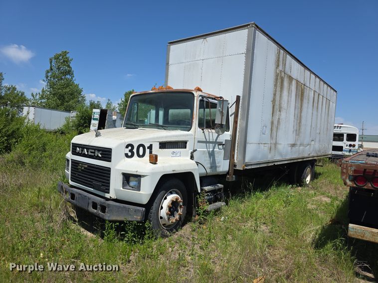 1989 Mack CS box truck - FH6029