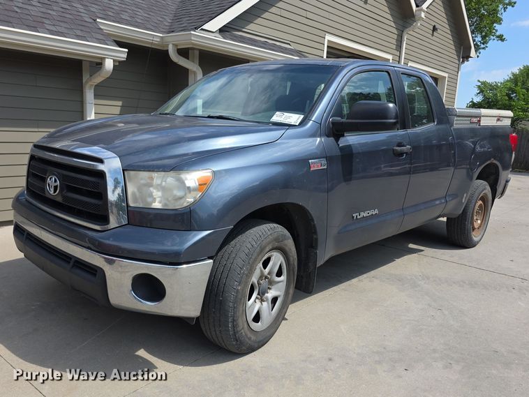 2010 Toyota Tundra Ext. Cab pickup truck - FH6032