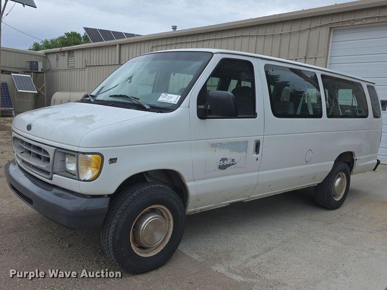 2000 Ford E350 van - FH6045