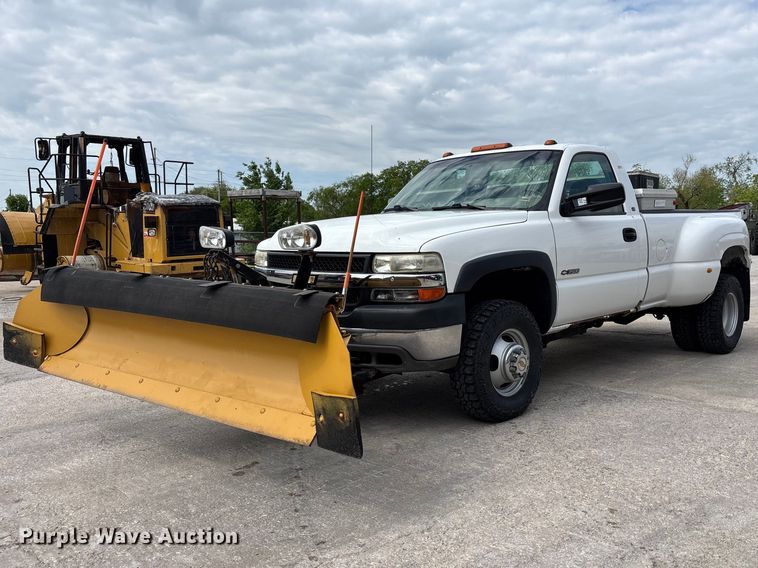 2001 Chevrolet Silverado 3500 pickup truck - FH7080