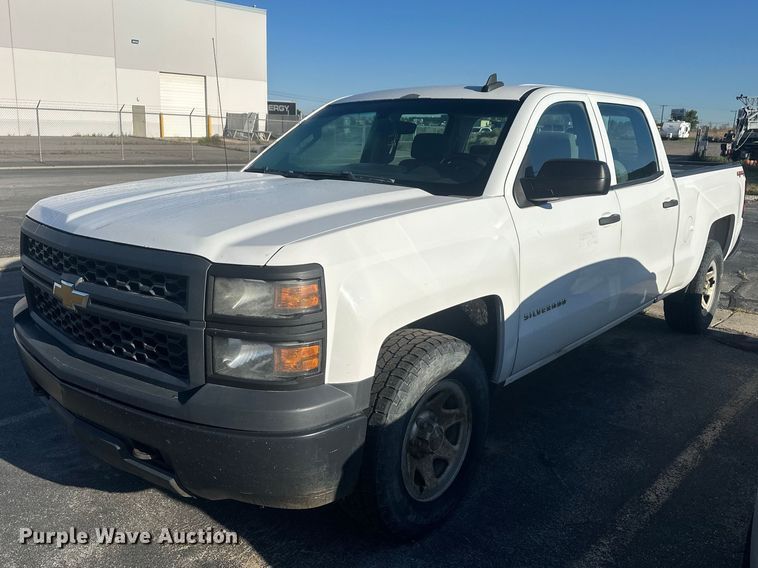 2015 Chevrolet Silverado 1500 Crew Cab pickup truck - FM7524
