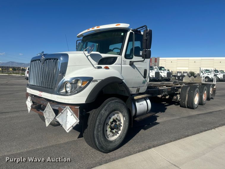 2008 International 7600 truck cab and chassis - FM7525