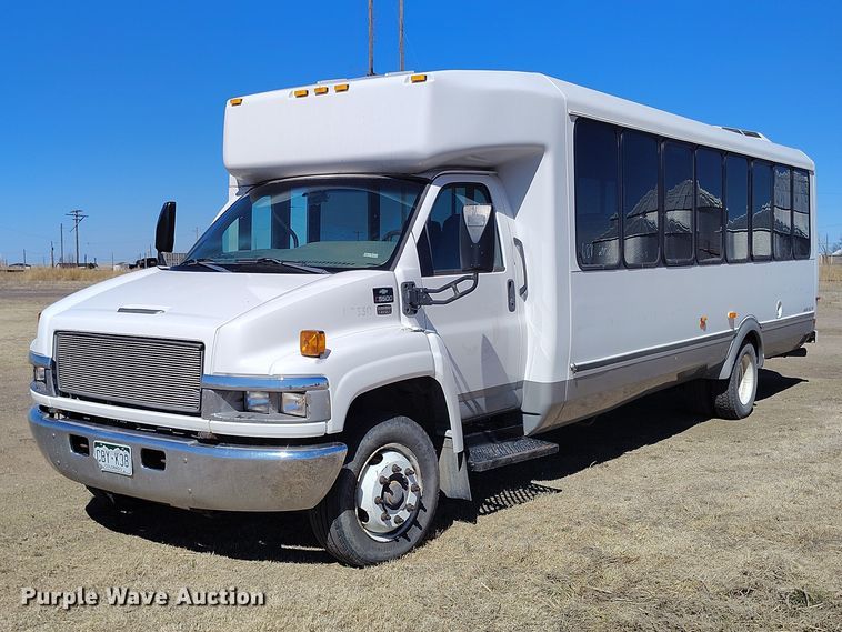 2008 El Dorado Chevrolet C5500 shuttle bus - IH9476