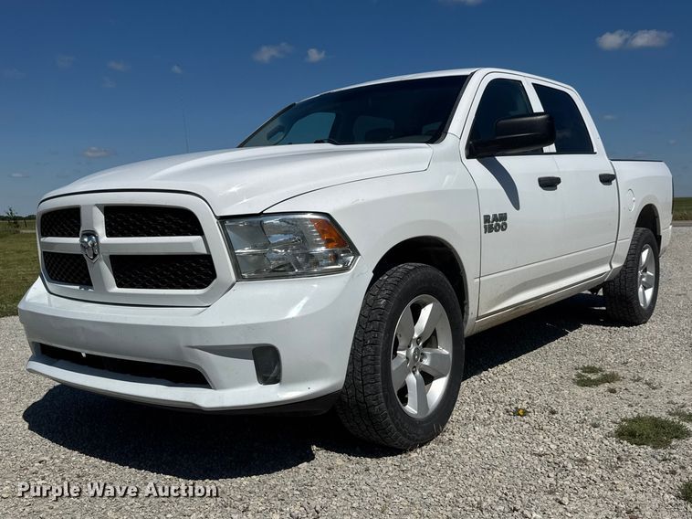 2015 RAM 1500 Crew Cab pickup truck - MX9248