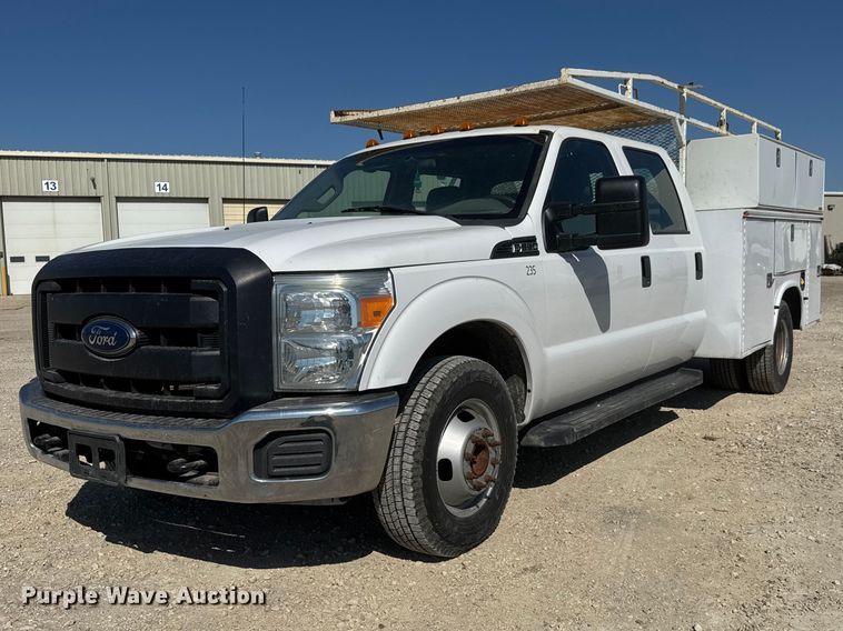 2016 Ford F-350 Crew Cab utility bed pickup truck - MX9280