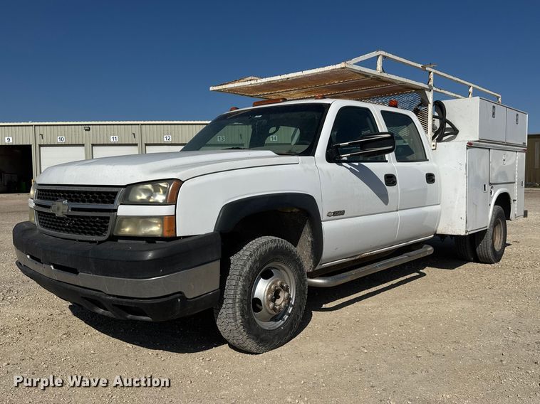 2006 Chevrolet Silverado 3500 utility bed pickup truck - MX9281