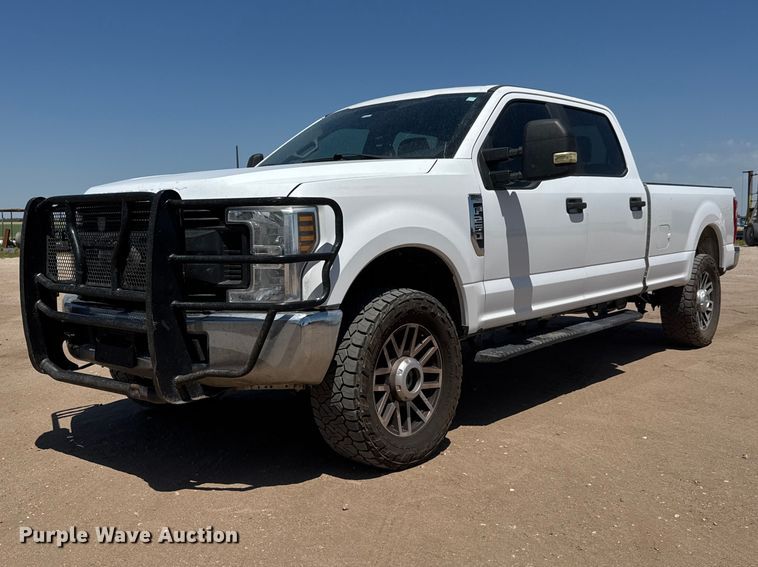 2019 Ford F250 Super Duty Crew Cab pickup truck - MX9283