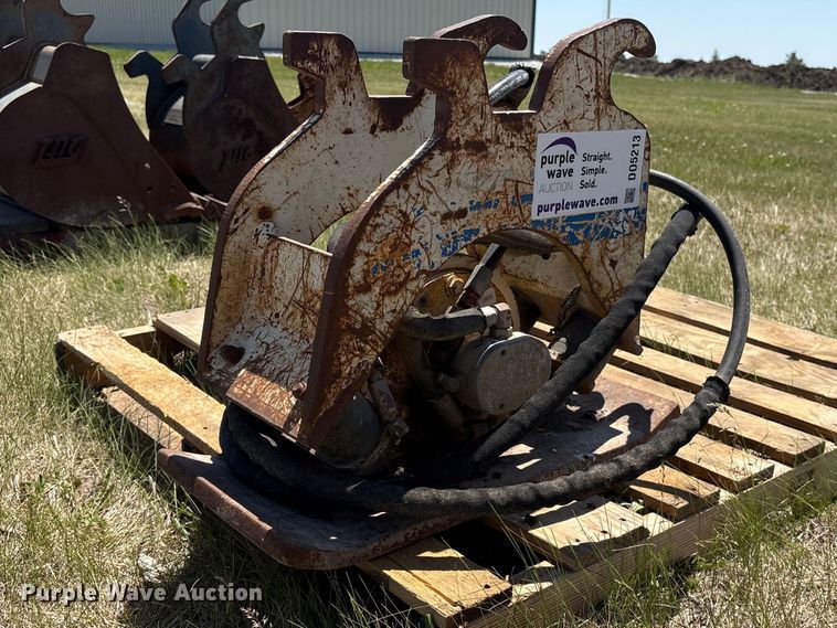 Mini excavator plate compactor - DO5213