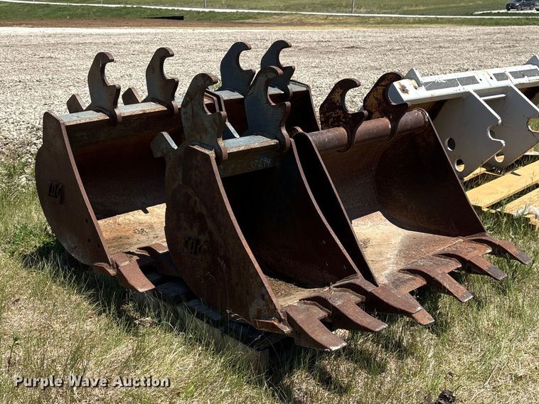 (4) mini excavator buckets - DO5214