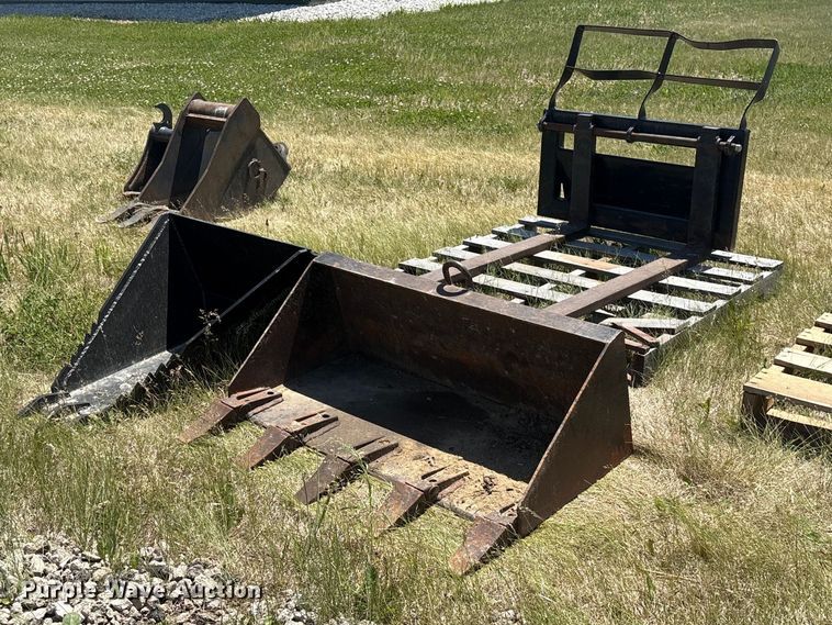 Skid steer attachments - DO5216