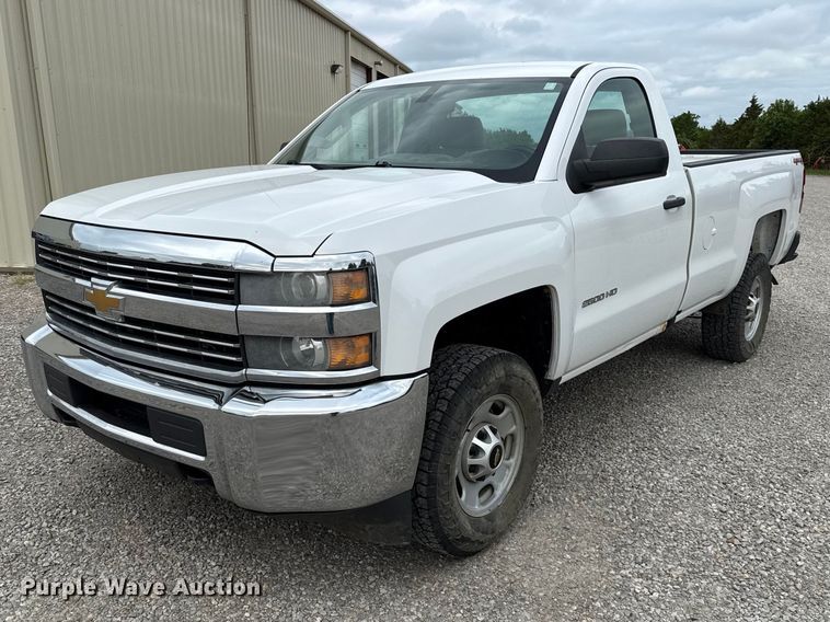 2015 Chevrolet Silverado 2500 pickup truck - DZ4434