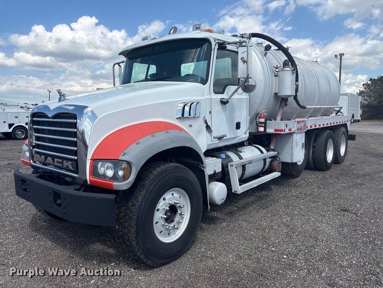 2012 Mack GU713 vacuum truck - EG8961