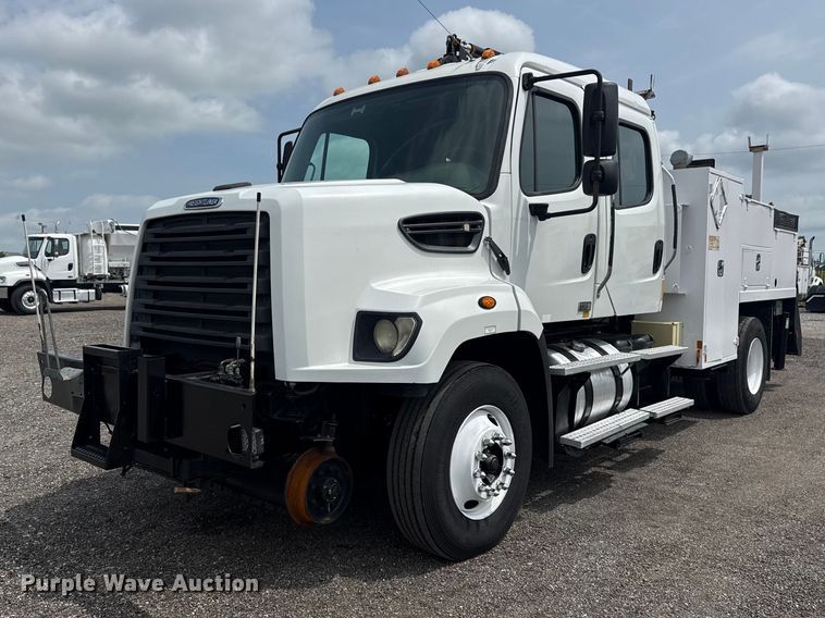 2013 Freightliner 108SD Crew Cab crane truck - EG8999