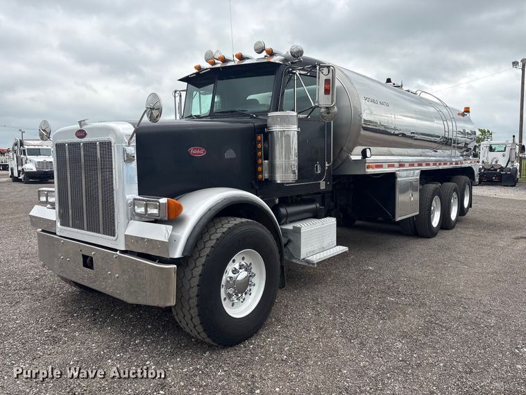 2003 Peterbilt 357 water truck - EG9016