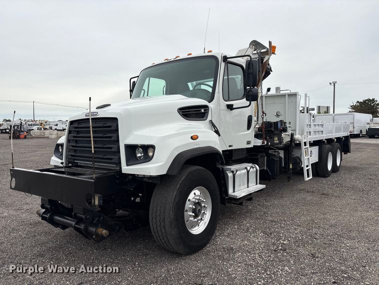 2013 Freightliner 114SD crane truck - EG9049