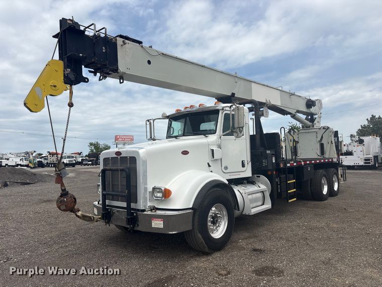 2012 Peterbilt 367 crane truck - EG9052