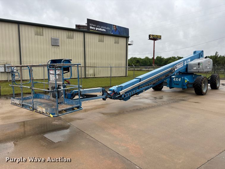 2010 Genie S-125 boom lift - EM8613