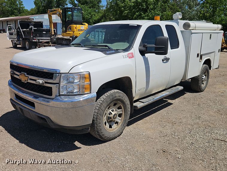 2012 Chevrolet Silverado 3500HD Ext. Cab utility bed pickup truck - EO7309