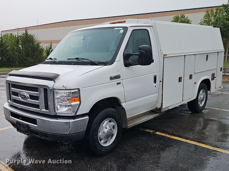 2012 Ford E350 utility van - EO7319