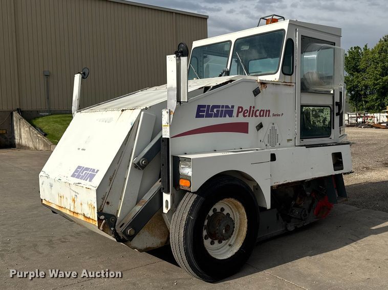 2001 Elgin Pelican P series street sweeper - ER0482
