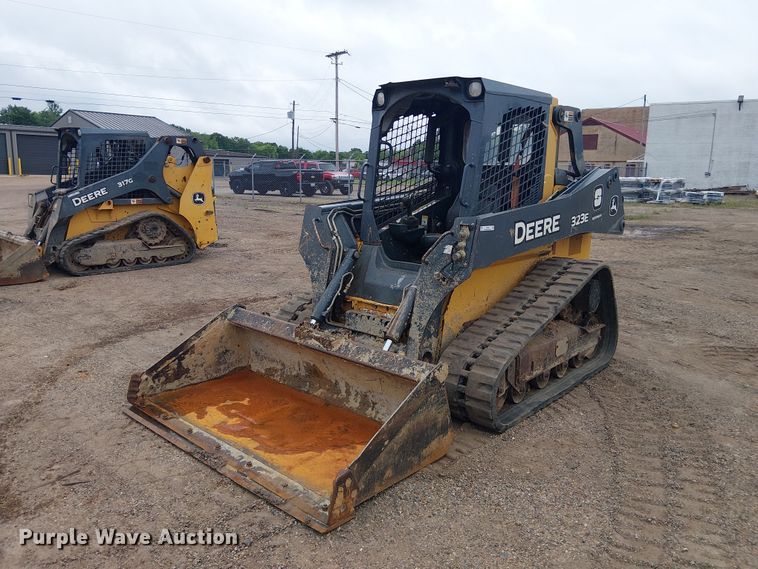 2017 John Deere 323E tracked skid steer loader - ET2027