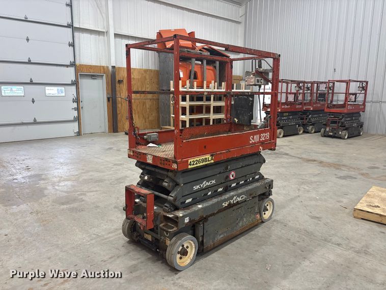 2017 Skyjack SK111-3219 scissor lift - EU5529