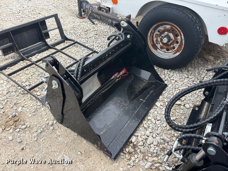 Compact utility loader four-in-one bucket - EU5549