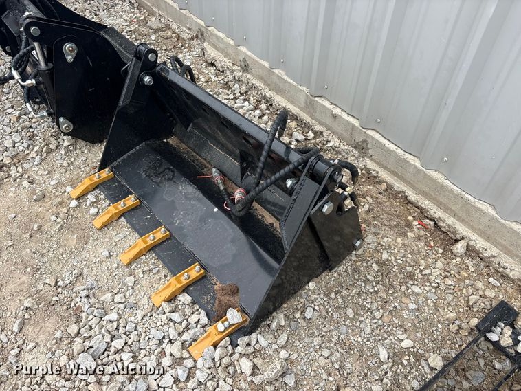 Compact utility loader four-in-one bucket - EU5551