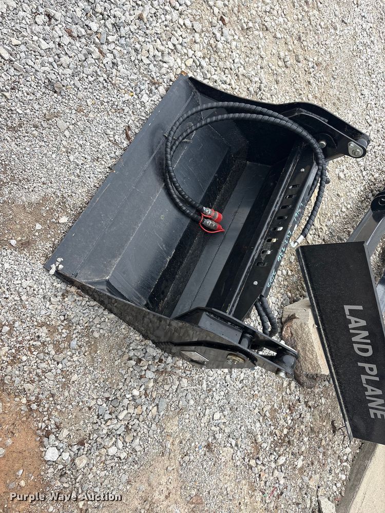 Compact utility loader four-in-one bucket - EU5555