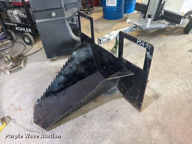Compact utility loader stump bucket - EU5560