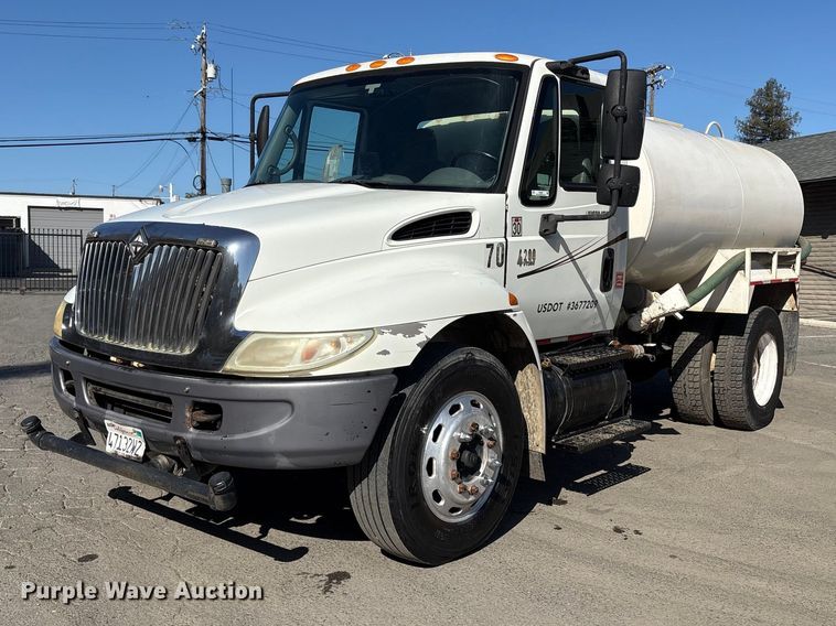 2007 International 4200 SBA water truck - EU8667