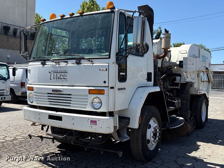 2004 Freightliner FC80 street sweeper truck - EU8668