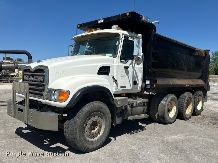 2007 Mack CV713 dump truck - EW1998