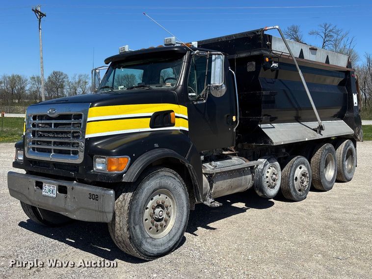 2004 Sterling L9500 dump truck - FB3377