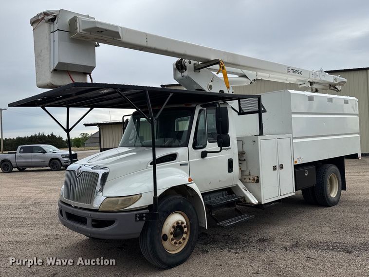 2009 International 4300 forestry bucket truck - FB7366