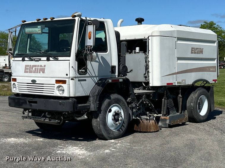 2006 Sterling Truck SC8000 street sweeper truck - FC2519