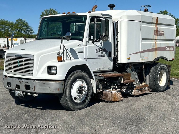 2005 Freightliner FL70 street sweeper truck - FC2526