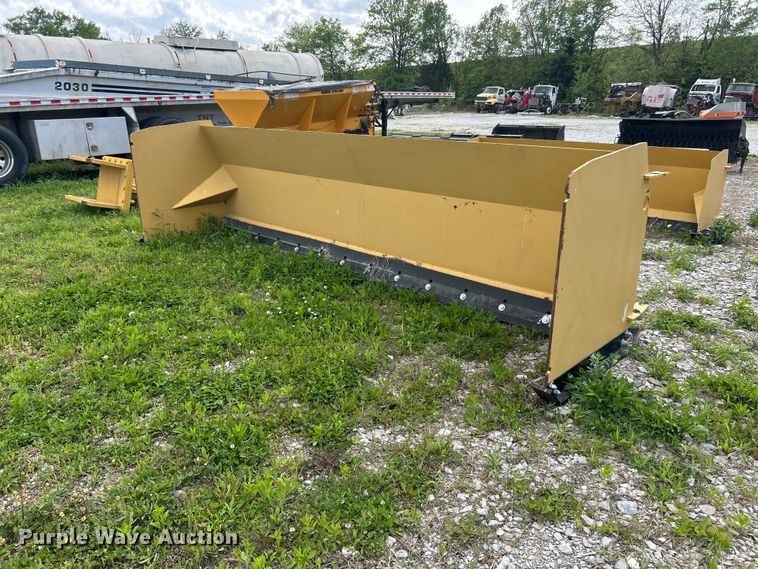 165" W snow pusher - FC2546